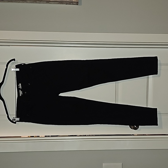 Levi's Denim - Levi's Women's Low-Rise Black Skinny Jeggings Like New 9/29